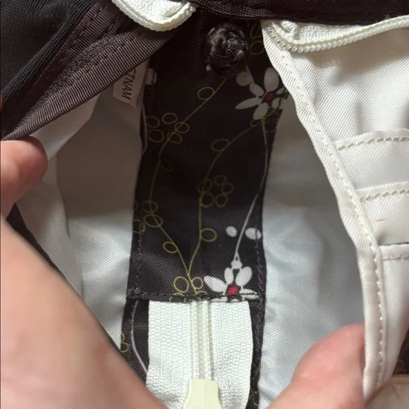 SHERPANI ZOE crossbody wallet. Mini essentials purse. Zipper closed. - Picture 6 of 8